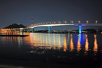 海田大橋 夜