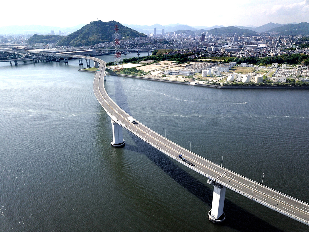 海田大橋　全景